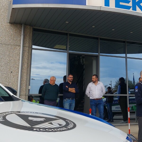 PICKUP AIB TEKNE Protezione Civile Abruzzo - il Direttore dell'Agenzia Maurizio Scelli